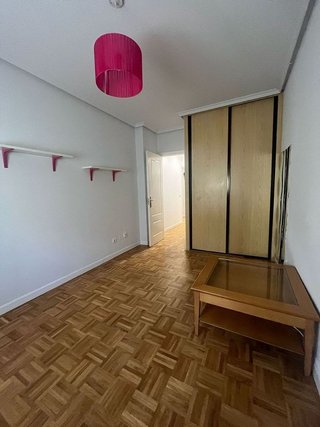 Piso en alquiler en Reyes en Parla