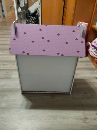 Casita de muñecas rosa y blanca