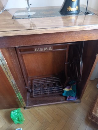 Máquina de coser antigua Singma