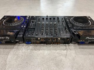 2x Pioneer DJ CDJ-3000 + DJM-A9