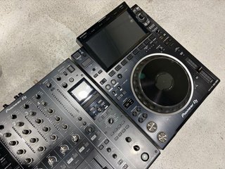 2x Pioneer DJ CDJ-3000 + DJM-A9