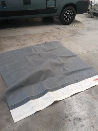 Toldo Fiamma Gris y Blanco