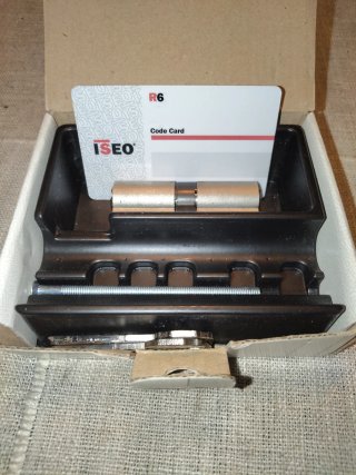 Cerradura de Seguridad ISEO R6 + Llaves + Tarjeta