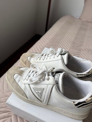 Zapatillas Guess Blancas y Beige