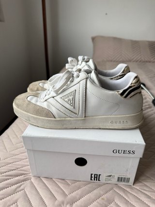 Zapatillas Guess Blancas y Beige
