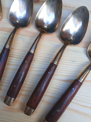 Set di 5 cucchiaini antichi in ottone e legno