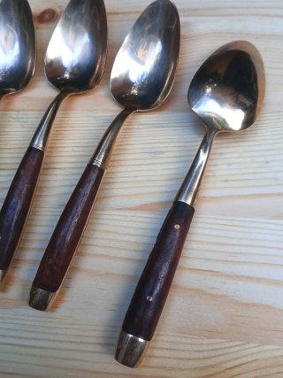 Set di 5 cucchiaini antichi in ottone e legno