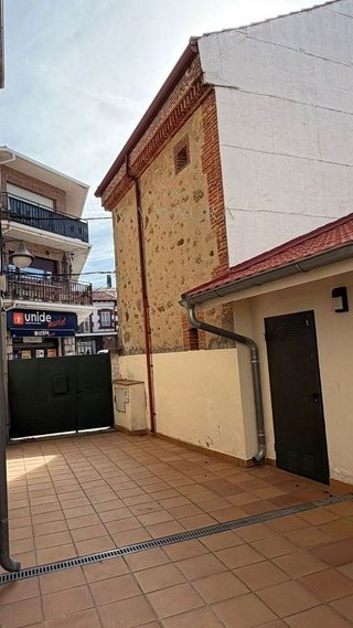 Edificio en venta en Miraflores de la Sierra