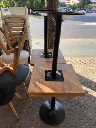Mesa y Sillas para Negocio