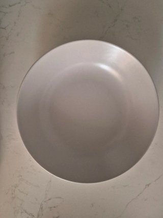 Vajilla cerámica gris y blanca