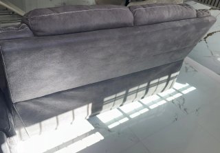 Sofá gris de tela