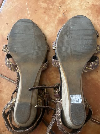Sandalias Pikolinos Planas Marrón y Dorado