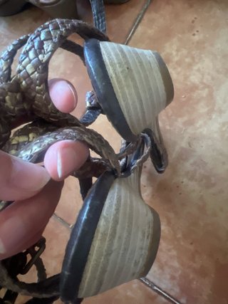 Sandalias Pikolinos Planas Marrón y Dorado