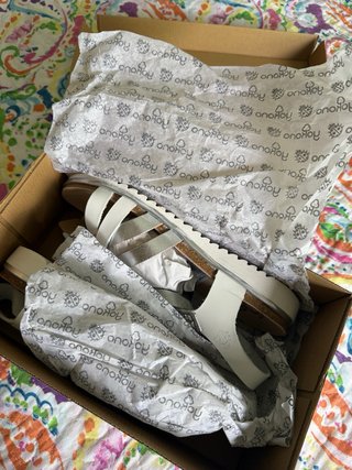 Sandalias Yokono T38 Blancas y Plata Nuevas