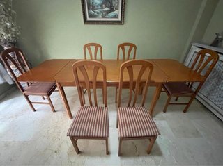 CONJUNTO DE MESA DE MADERA EXTENSIBLE CON 6 SILLAS