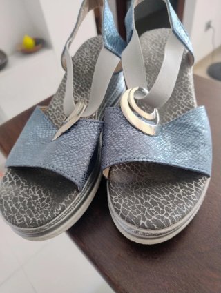 Sandalias cuña mujer azul plateado
