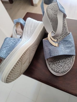 Sandalias cuña mujer azul plateado