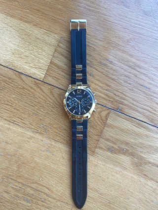 Guess Men’s Black & Gold Watch 39–42mm – Elegant L