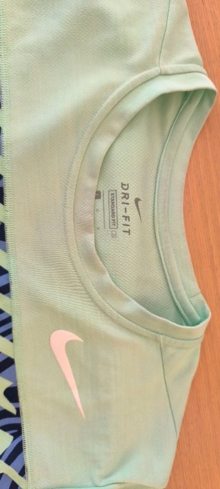 Camiseta Nike Verde y Multicolor