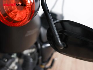 HARLEY DAVIDSON SPORTSTER 883 IRON