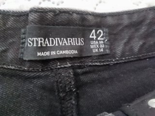 Vaqueros cortos Stradivarius negros T.42