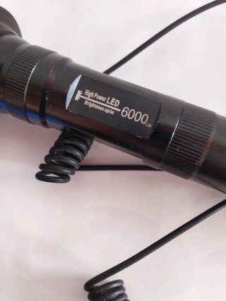 Linterna TrustFire Negra con Accesorios
