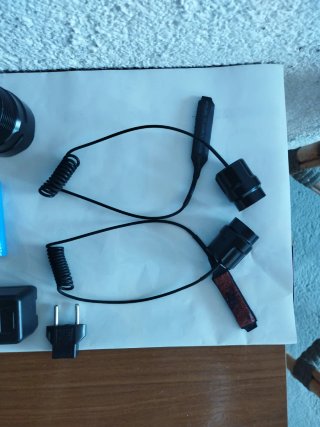 Linterna TrustFire Negra con Accesorios