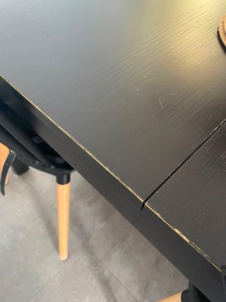 Mesa extensible negra y madera (de 140 a 220cm)