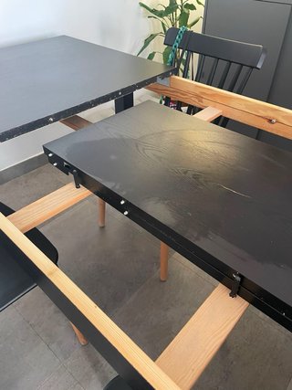 Mesa extensible negra y madera (de 140 a 220cm)