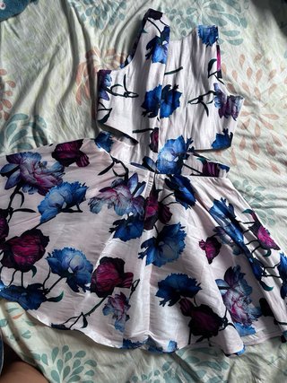 Vestido floral rosa y azul