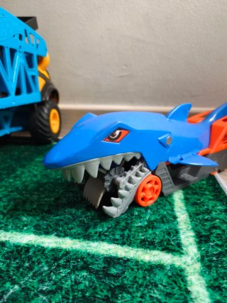 Pack Hot Wheels Camión y Coche Tiburón