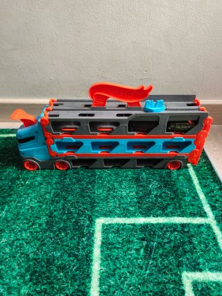 Pack Hot Wheels Camión y Coche Tiburón