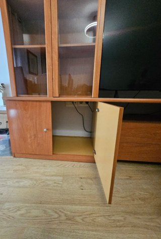 Mueble de salón madera y cristal