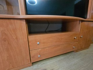 Mueble de salón madera y cristal