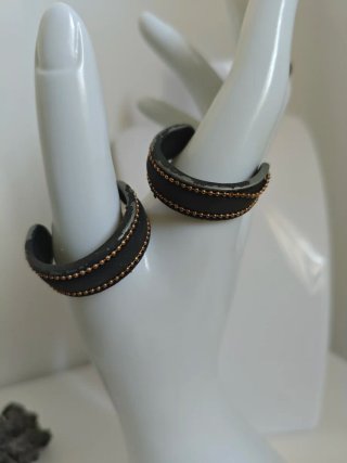 Conjunto de pendientes y anillo