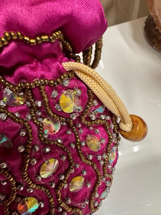 Bolso fiesta bombonera pedrería fucsia Sitara Basi