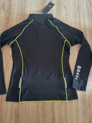 Conjunto running Mizuno negro y amarillo