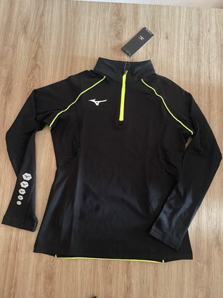 Conjunto running Mizuno negro y amarillo