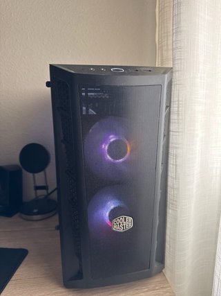 PC Gamer, se vende con monitor y teclado y raton
