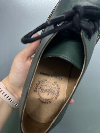 sneakers veganas verdes estilo dr.martens