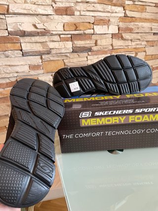 Zapatillas Skechers Memory Foam Slip-On Negras