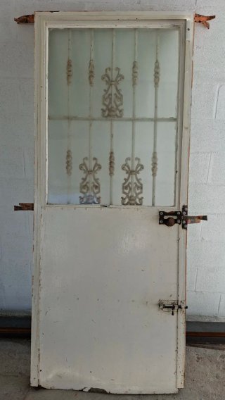 Puerta de Hierro con Marco y Reja