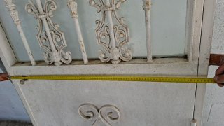 Puerta de Hierro con Marco y Reja