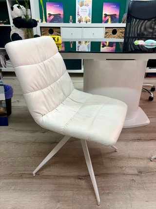 Pack Mesa Oficina/Salón Negra y Blanca y 2 sillas
