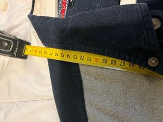 Sobre Camisa Façonnable , pana ligero