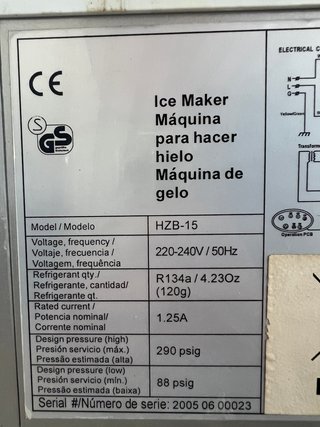 Máquina de hielo plateada