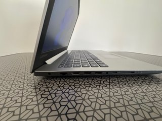 Portátil Lenovo i7 - ¡Rápido y Potente!