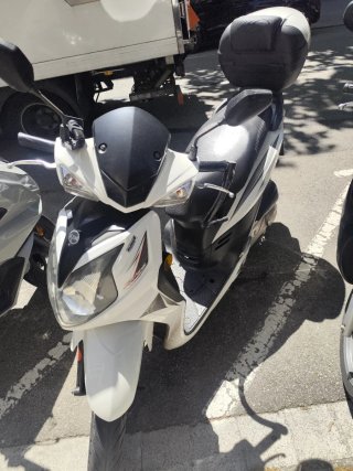 Sym Symphony SR Scooter Negra y Blanca