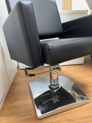 Silla Peluquería Hidráulica Negra