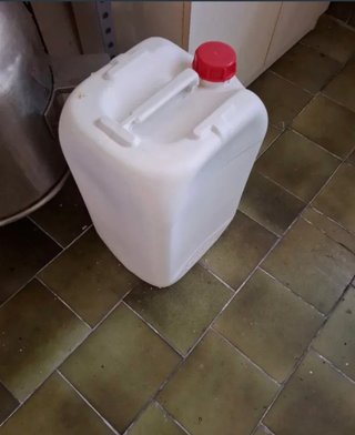 Lote de envases: botellas y garrafas